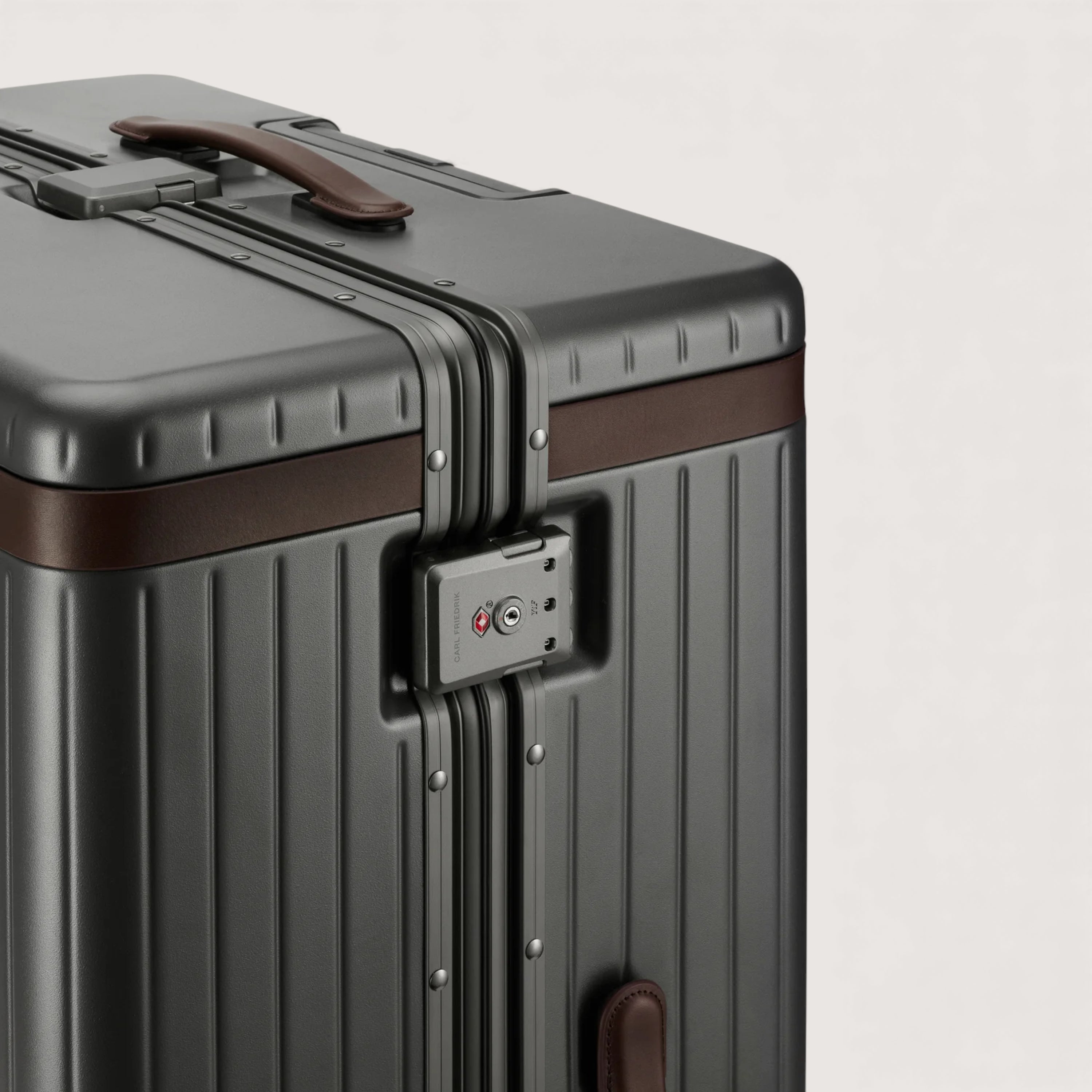 Carl Friedrik Hybrid Hardside Spinner