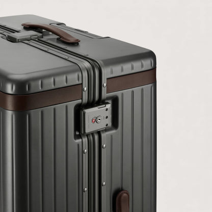 Carl Friedrik Hybrid Hardside Spinner