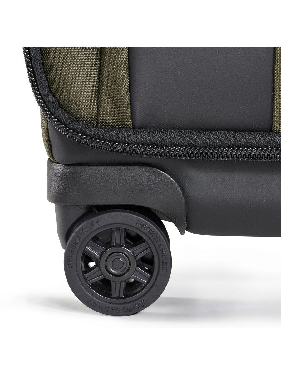 ZDX Domestic Carry-On Expandable Spinner