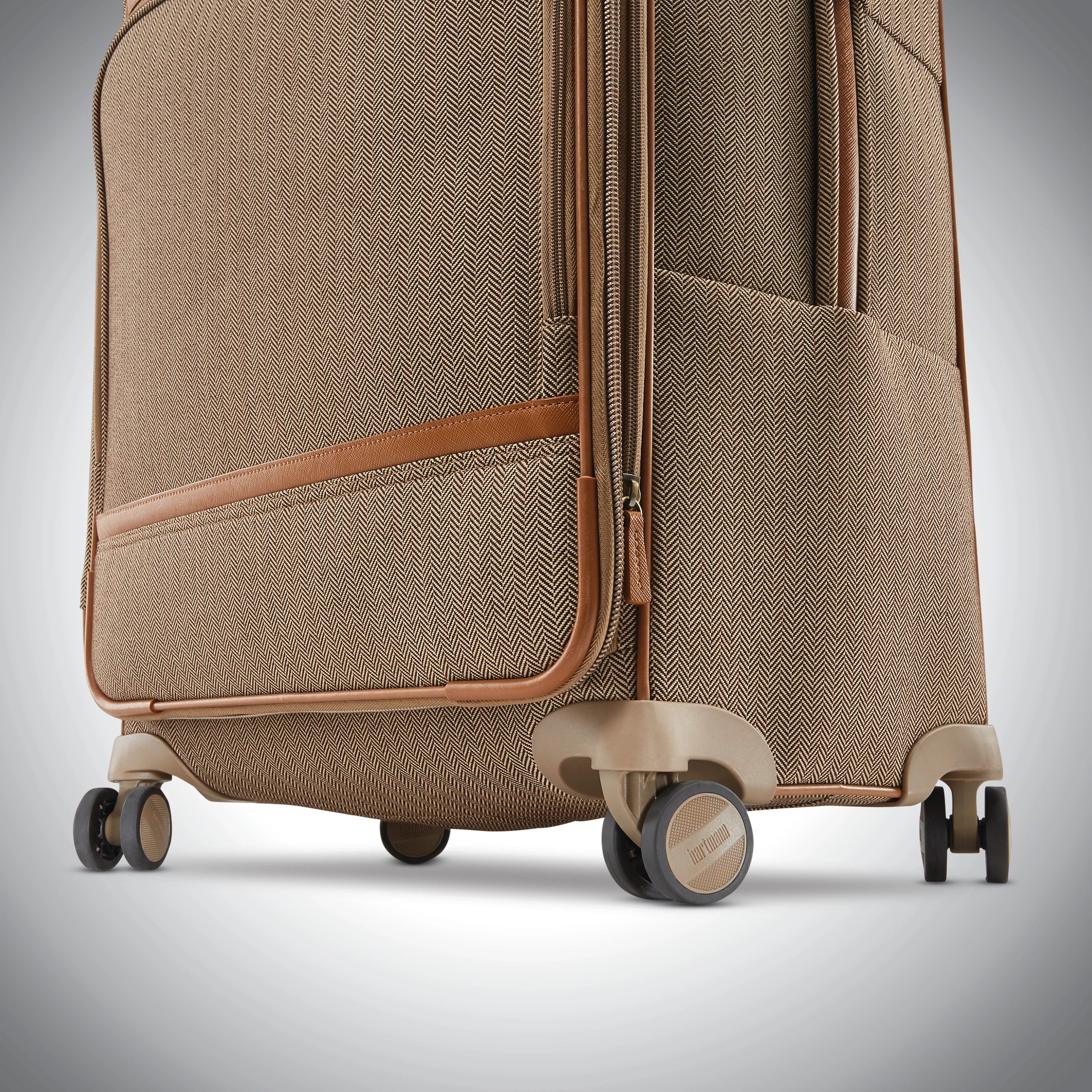 Hartmann Herringbone Deluxe Medium Journey Expandable Spinner Medium