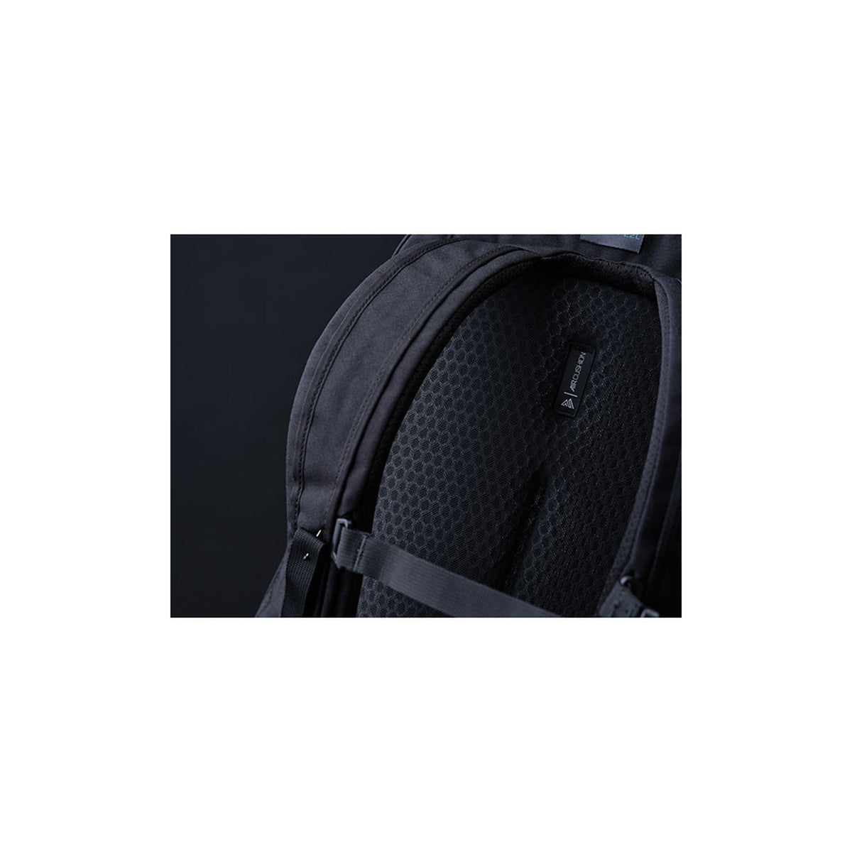 Gregory Outset 22L Moonlight Navy DETAIL back panel